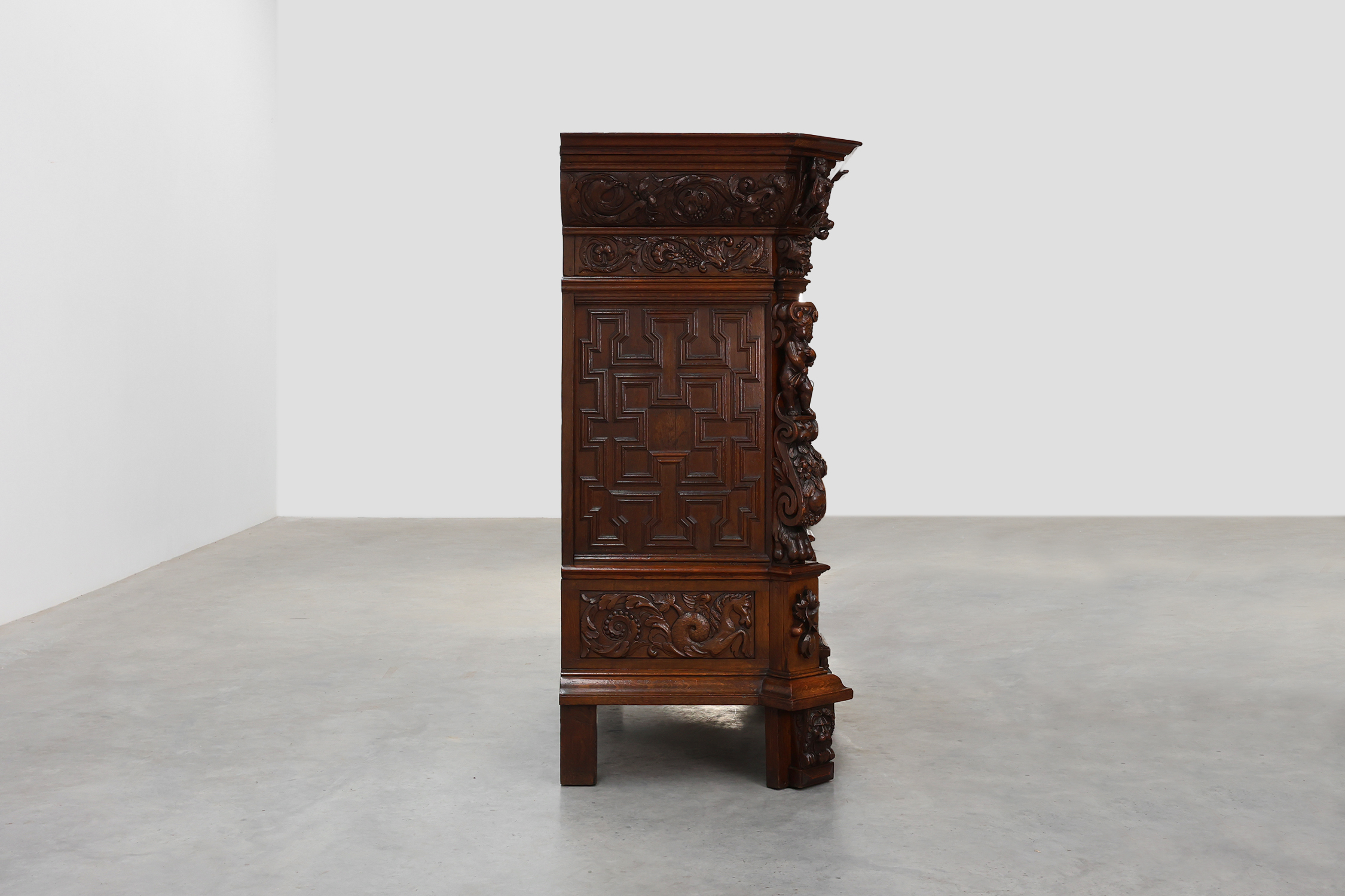 Flemish renaissance "beeldenkast" cabinet in oak wood Antwerp, ca. 1630thumbnail